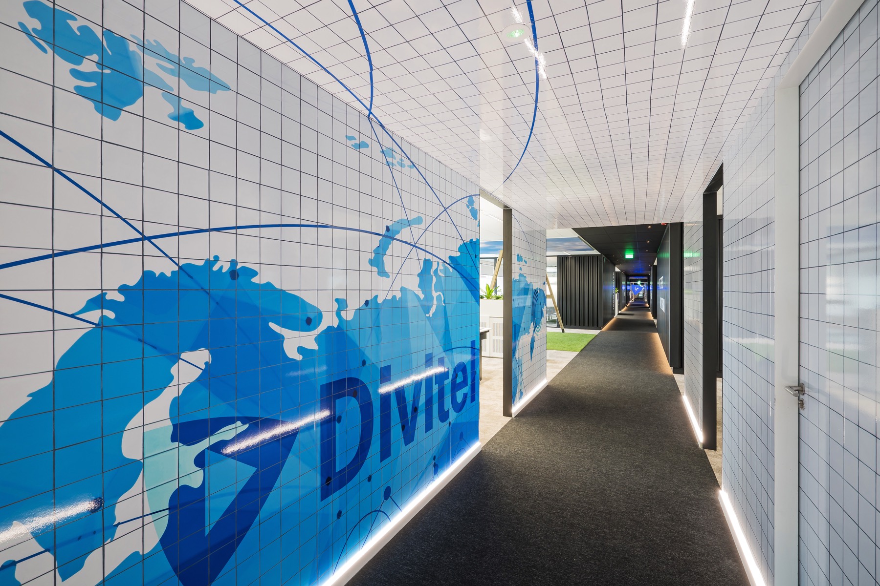 Divitel Apeldoorn office — global reach mural